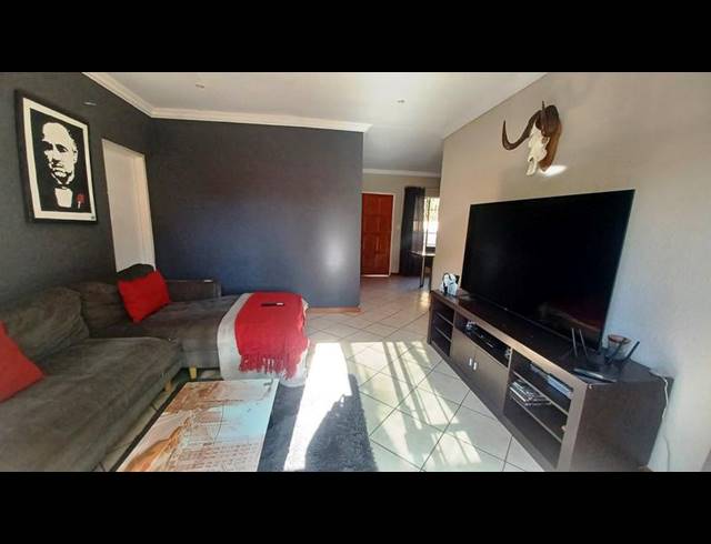 2 BEDROOM TOWNHOUSE FOR SALE IN ANNLIN